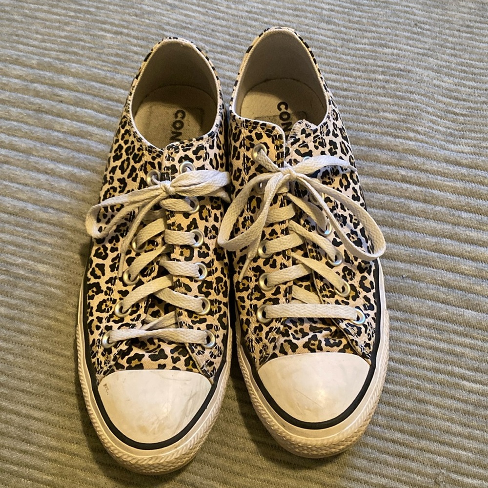 Converse Low Top Cheetah Print Size 9